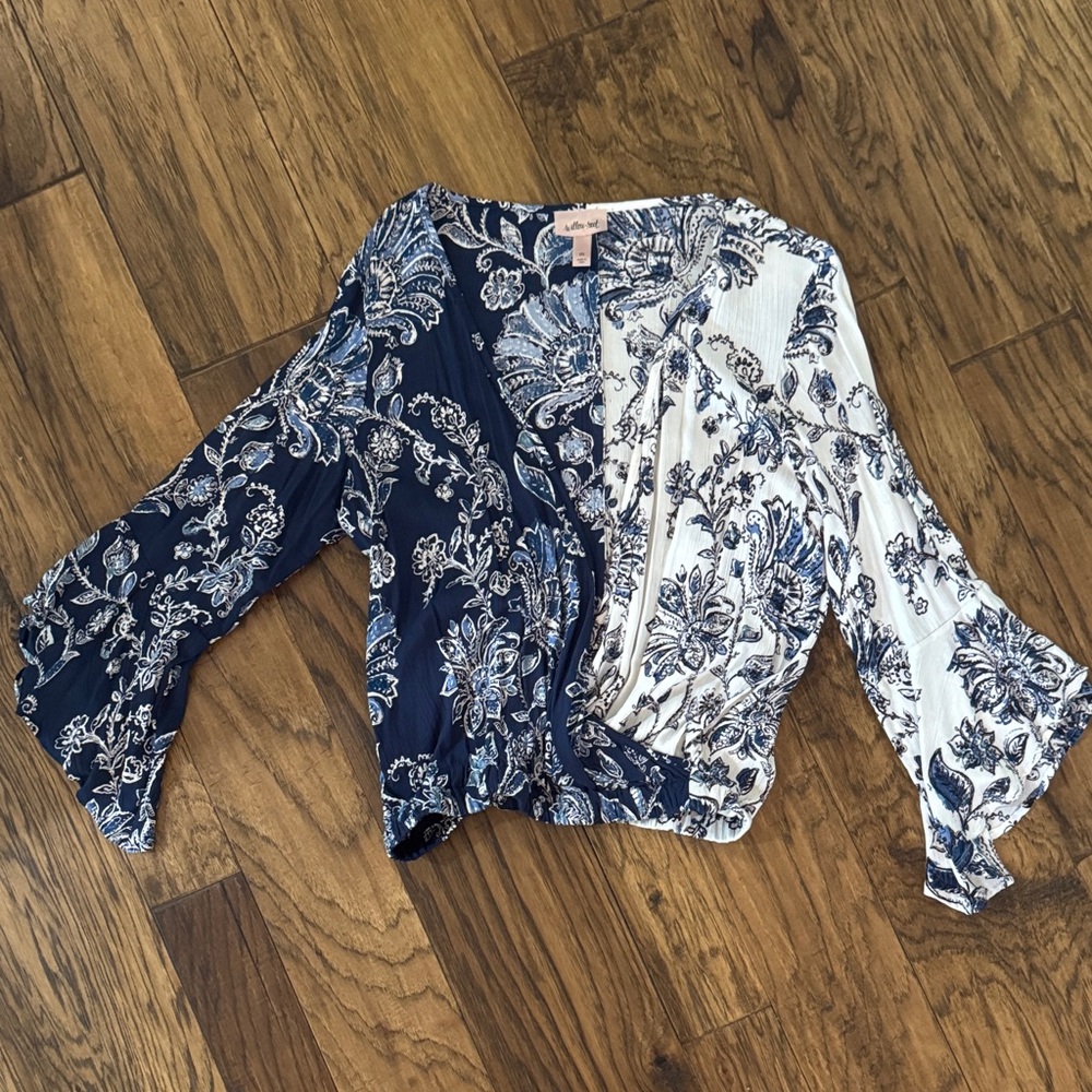 Chic Navy and Cream Floral Blouse